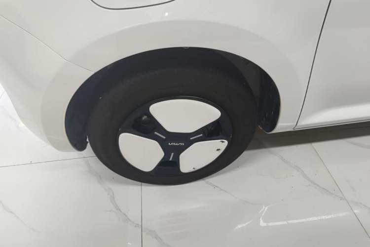 Used CHANGAN NEVO Lumin 2022 155 km – Refreshingly Sweet Edition Left Front Wheel Hub