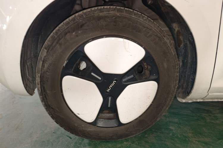 Used CHANGAN NEVO Lumin 2022 155 km – Refreshingly Sweet Edition Left Front Wheel Hub