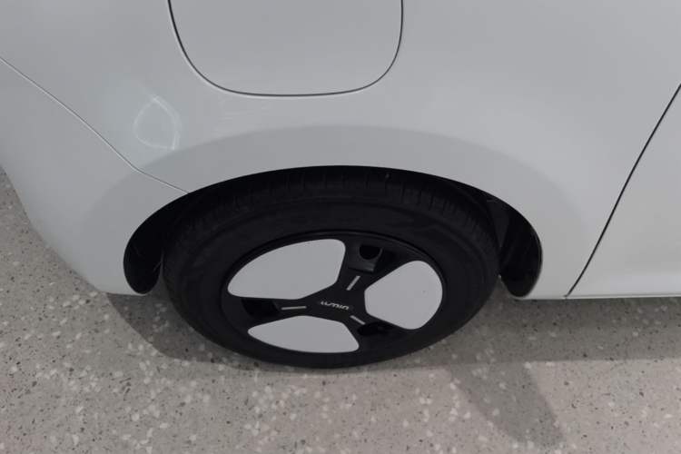 Used CHANGAN NEVO Lumin 2022 301km Honey-Sweet Version Left Front Wheel Hub