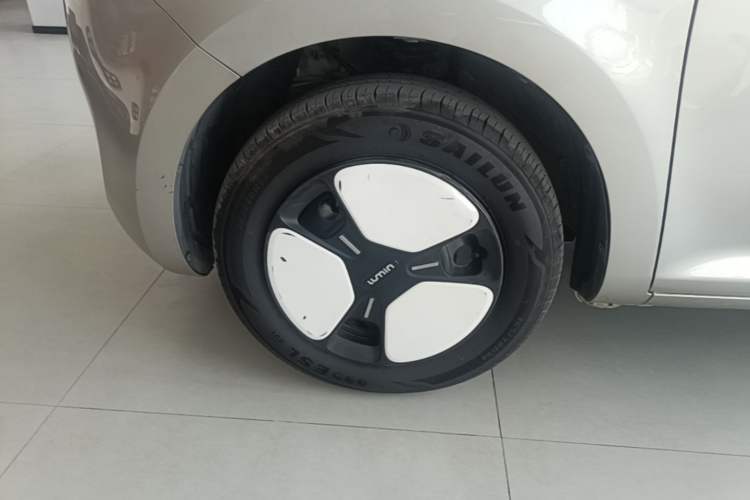 Used CHANGAN NEVO Lumin 2022 155 km – Refreshingly Sweet Edition Left Front Wheel Hub