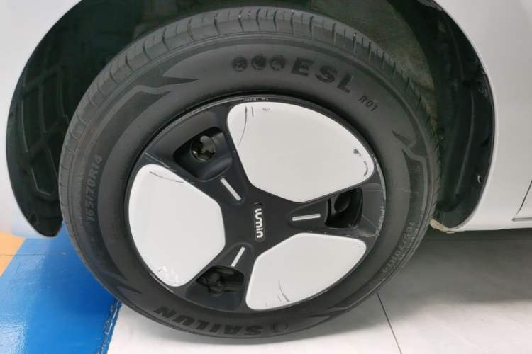 Used CHANGAN NEVO Lumin 2022 155 km – Refreshingly Sweet Edition Left Front Wheel Hub