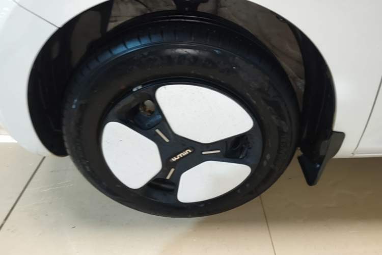 Used CHANGAN NEVO Lumin 2022 155 km – Refreshingly Sweet Edition Left Front Wheel Hub
