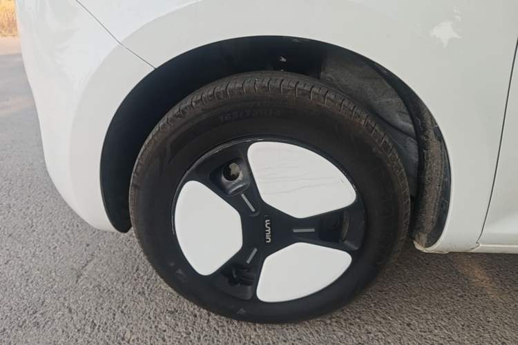Used CHANGAN NEVO Lumin 2022 155 km – Refreshingly Sweet Edition Left Front Wheel Hub