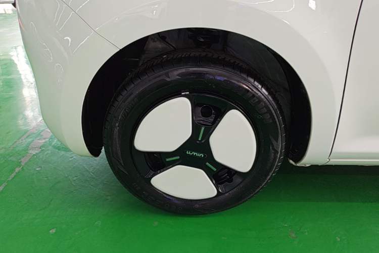 Used CHANGAN NEVO Lumin 2022 155 km – Refreshingly Sweet Edition Left Front Wheel Hub