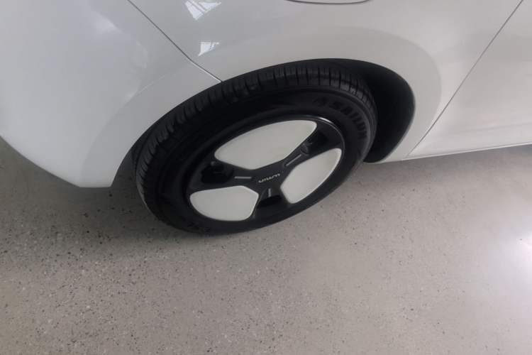 Used CHANGAN NEVO Lumin 2022 155 km – Refreshingly Sweet Edition Left Front Wheel Hub