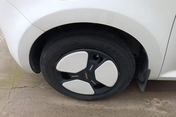 Used CHANGAN NEVO Lumin 2022 155 km – Refreshingly Sweet Edition Left Front Wheel Hub