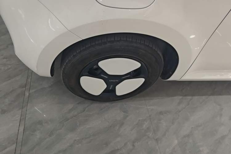 Used CHANGAN NEVO Lumin 2022 155 km – Refreshingly Sweet Edition Left Front Wheel Hub