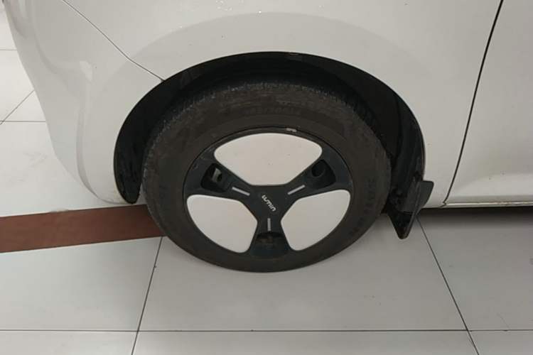 Used CHANGAN NEVO Lumin 2022 155 km – Refreshingly Sweet Edition Left Front Wheel Hub