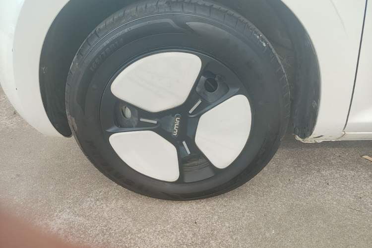Used CHANGAN NEVO Lumin 2022 155 km – Refreshingly Sweet Edition Left Front Wheel Hub