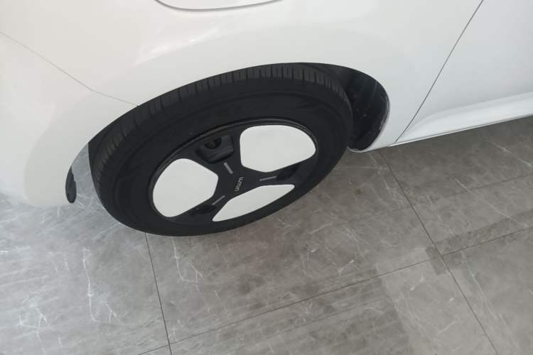 Used CHANGAN NEVO Lumin 2022 155 km – Refreshingly Sweet Edition Left Front Wheel Hub