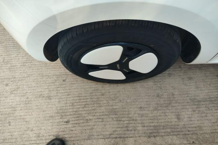 Used CHANGAN NEVO Lumin 2022 155 km – Refreshingly Sweet Edition Left Front Wheel Hub