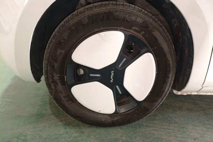 Used CHANGAN NEVO Lumin 2022 155 km – Refreshingly Sweet Edition Left Front Wheel Hub