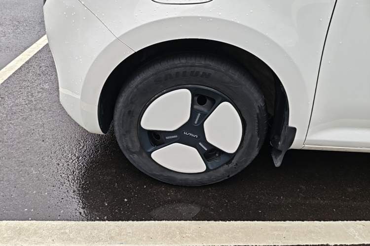 Used CHANGAN NEVO Lumin 2022 210km Sweet Edition Left Front Wheel Hub
