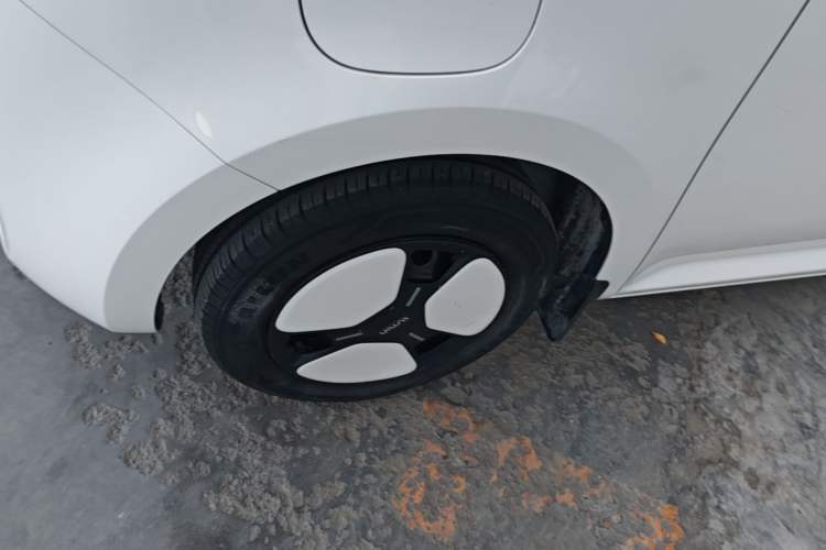 Used CHANGAN NEVO Lumin 2022 155 km – Refreshingly Sweet Edition Left Front Wheel Hub
