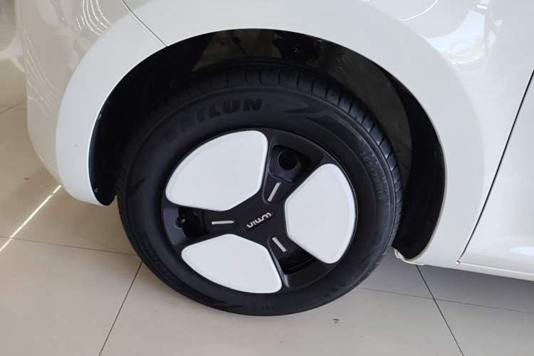 Used CHANGAN NEVO Lumin 2022 155 km – Refreshingly Sweet Edition Left Front Wheel Hub