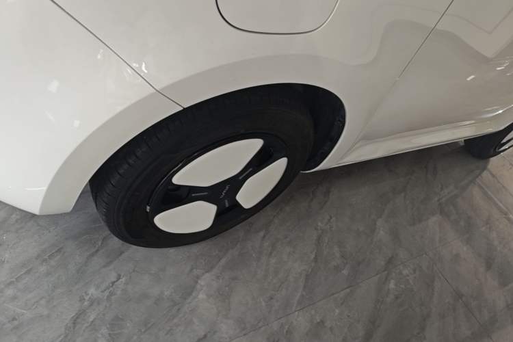 Used CHANGAN NEVO Lumin 2022 155 km – Refreshingly Sweet Edition Left Front Wheel Hub