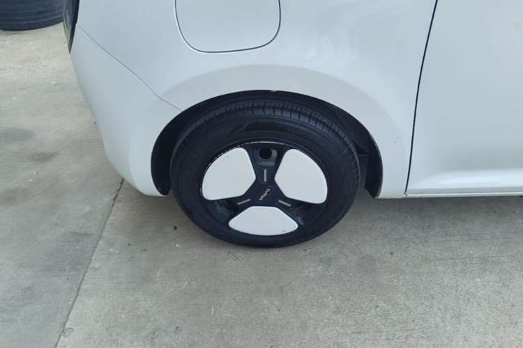Used CHANGAN NEVO Lumin 2022 210km Sweet Edition Left Front Wheel Hub