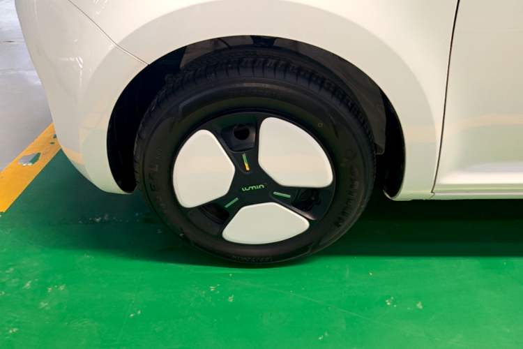 Used CHANGAN NEVO Lumin 2022 155 km – Refreshingly Sweet Edition Left Front Wheel Hub