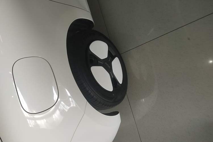 Used CHANGAN NEVO Lumin 2022 155 km – Refreshingly Sweet Edition Left Front Wheel Hub