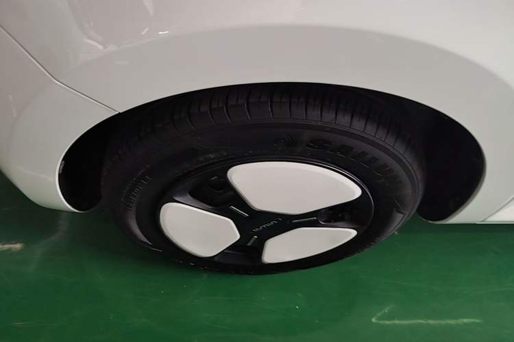 Used CHANGAN NEVO Lumin 2022 155 km – Refreshingly Sweet Edition Left Front Wheel Hub