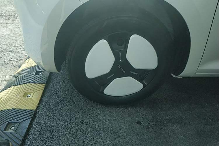 Used CHANGAN NEVO Lumin 2022 210km Sweet Edition Left Front Wheel Hub