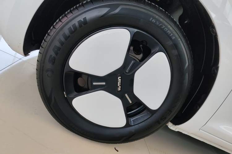 Used CHANGAN NEVO Lumin 2022 155 km – Refreshingly Sweet Edition Left Front Wheel Hub