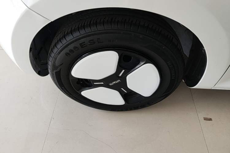 Used CHANGAN NEVO Lumin 2022 155 km – Refreshingly Sweet Edition Left Front Wheel Hub