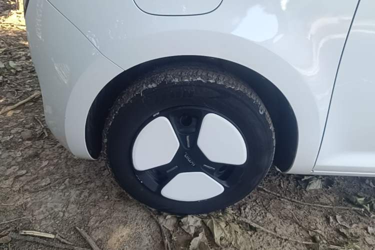 Used CHANGAN NEVO Lumin 2022 155 km – Refreshingly Sweet Edition Left Front Wheel Hub