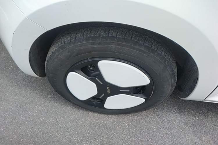 Used CHANGAN NEVO Lumin 2022 155 km – Refreshingly Sweet Edition Left Front Wheel Hub