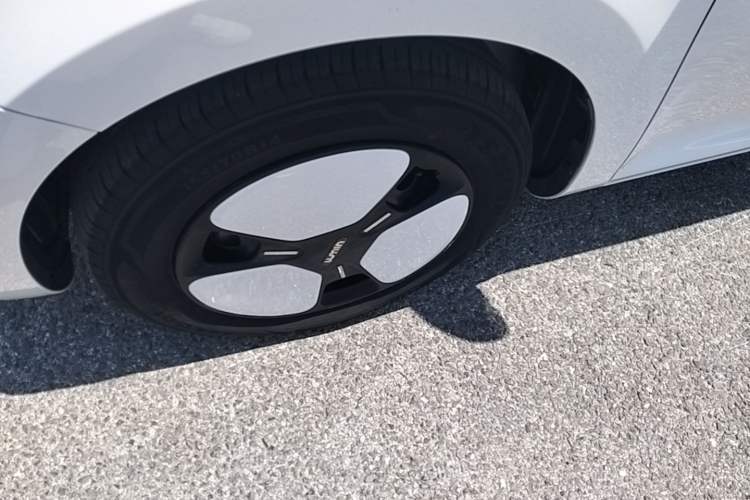 Used CHANGAN NEVO Lumin 2022 210km Sweet Edition Left Front Wheel Hub