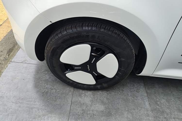 Used CHANGAN NEVO Lumin 2022 210km Sweet Edition Left Front Wheel Hub