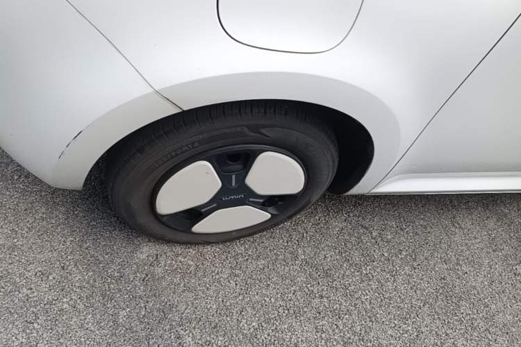 Used CHANGAN NEVO Lumin 2022 155 km – Refreshingly Sweet Edition Left Front Wheel Hub