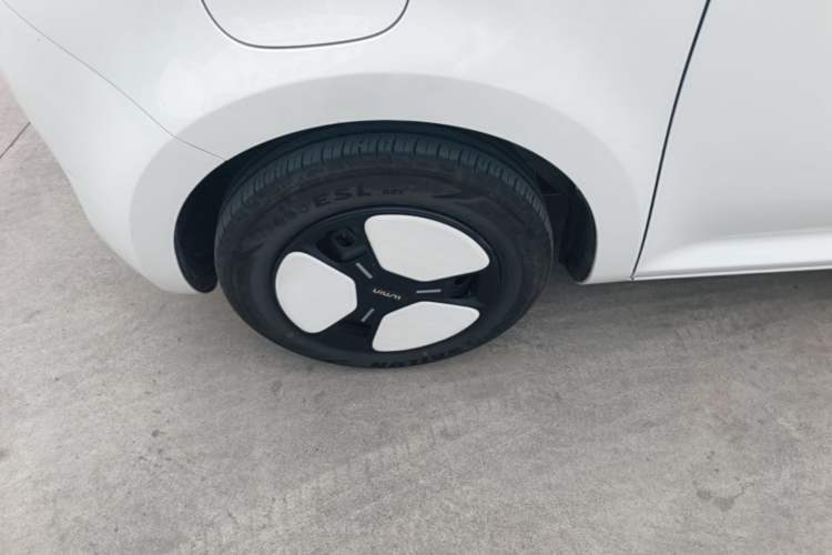 Used CHANGAN NEVO Lumin 2022 155 km – Refreshingly Sweet Edition Left Front Wheel Hub