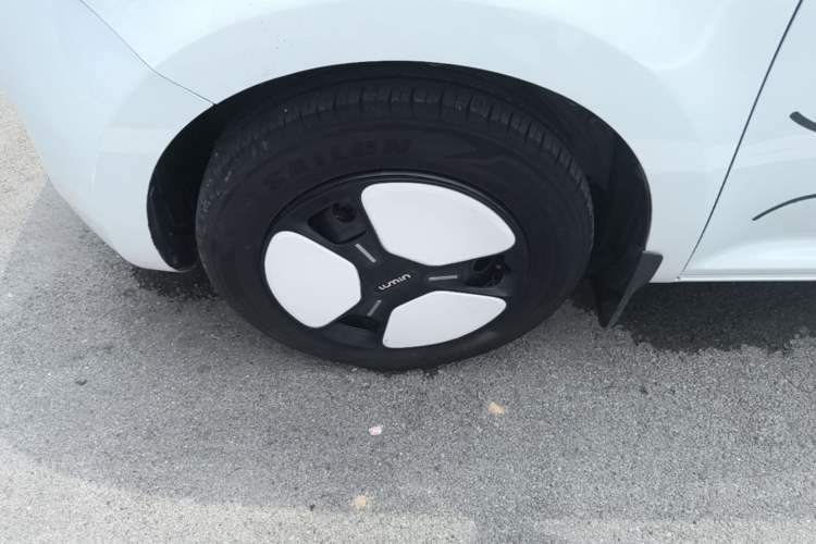 Used CHANGAN NEVO Lumin 2022 155 km – Refreshingly Sweet Edition Left Front Wheel Hub