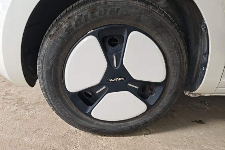 Used CHANGAN NEVO Lumin 2022 155 km – Refreshingly Sweet Edition Left Front Wheel Hub