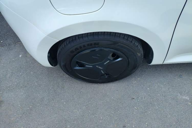 Used CHANGAN NEVO Lumin 2022 155 km – Refreshingly Sweet Edition Left Front Wheel Hub