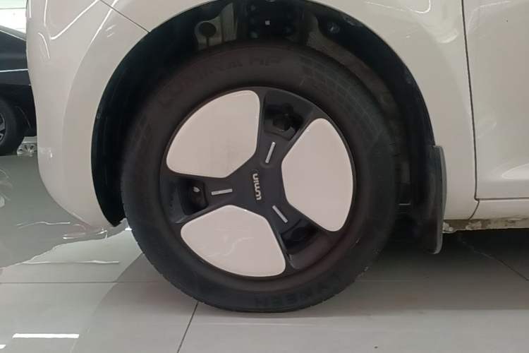 Used CHANGAN NEVO Lumin 2022 155 km – Refreshingly Sweet Edition Left Front Wheel Hub