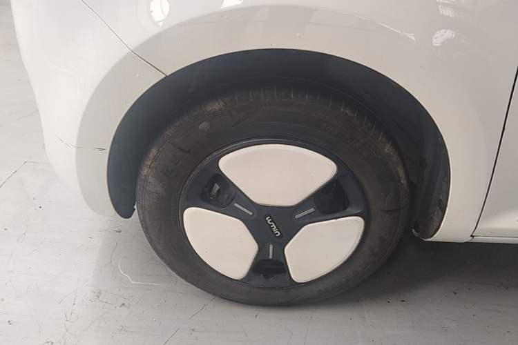 Used CHANGAN NEVO Lumin 2022 155 km – Refreshingly Sweet Edition Left Front Wheel Hub