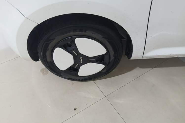 Used CHANGAN NEVO Lumin 2022 155 km – Refreshingly Sweet Edition Left Front Wheel Hub