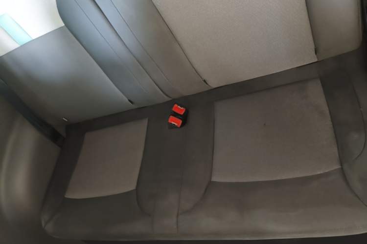 Used CHANGAN NEVO Lumin 2022 155 km – Refreshingly Sweet Edition Left Rear Seat