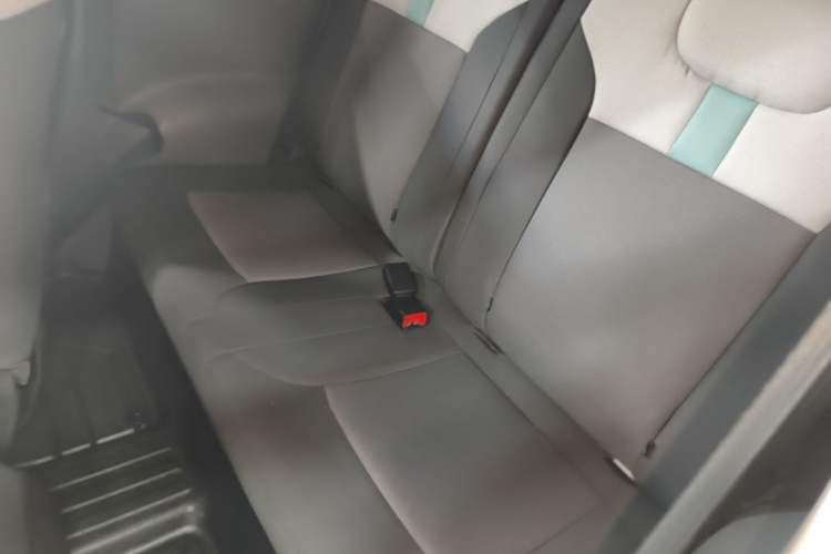 Used CHANGAN NEVO Lumin 2022 155 km – Refreshingly Sweet Edition Left Rear Seat