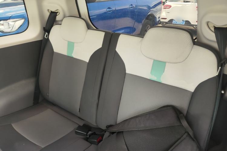 Used CHANGAN NEVO Lumin 2022 155 km – Refreshingly Sweet Edition Left Rear Seat