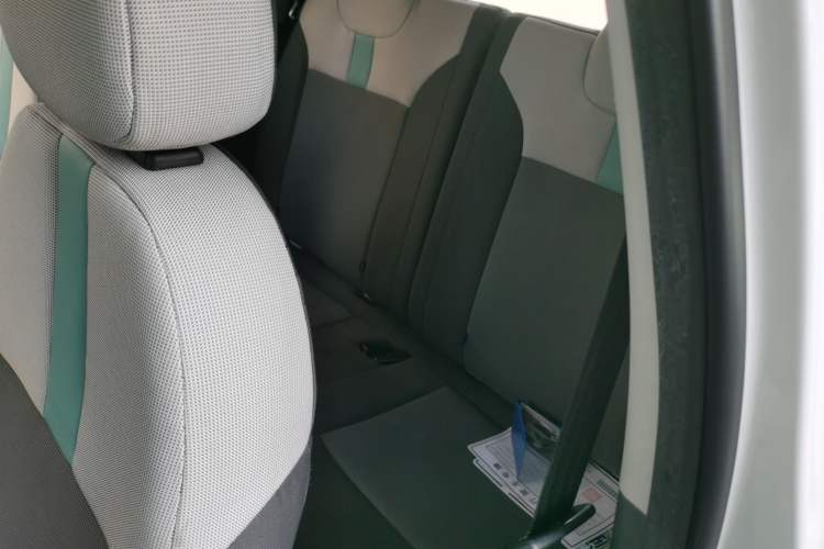 Used CHANGAN NEVO Lumin 2022 155 km – Refreshingly Sweet Edition Left Rear Seat