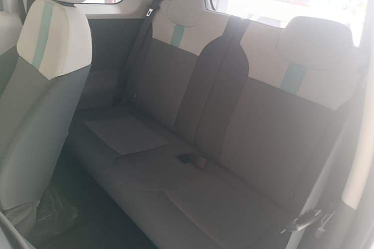 Used CHANGAN NEVO Lumin 2022 155 km – Refreshingly Sweet Edition Left Rear Seat