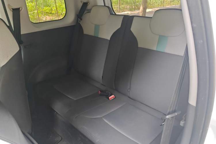 Used CHANGAN NEVO Lumin 2022 155 km – Refreshingly Sweet Edition Left Rear Seat
