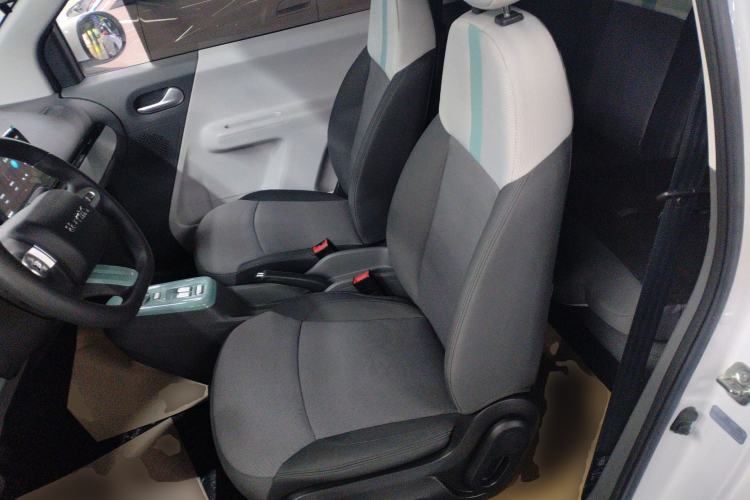 Used CHANGAN NEVO Lumin 2022 155 km – Refreshingly Sweet Edition Left Rear Seat