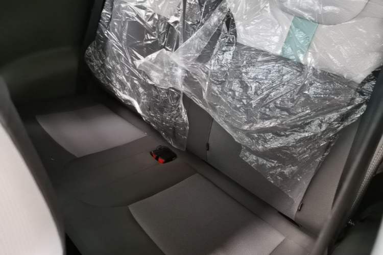 Used CHANGAN NEVO Lumin 2022 155 km – Refreshingly Sweet Edition Left Rear Seat