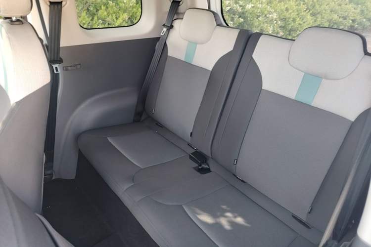 Used CHANGAN NEVO Lumin 2022 155 km – Refreshingly Sweet Edition Left Rear Seat