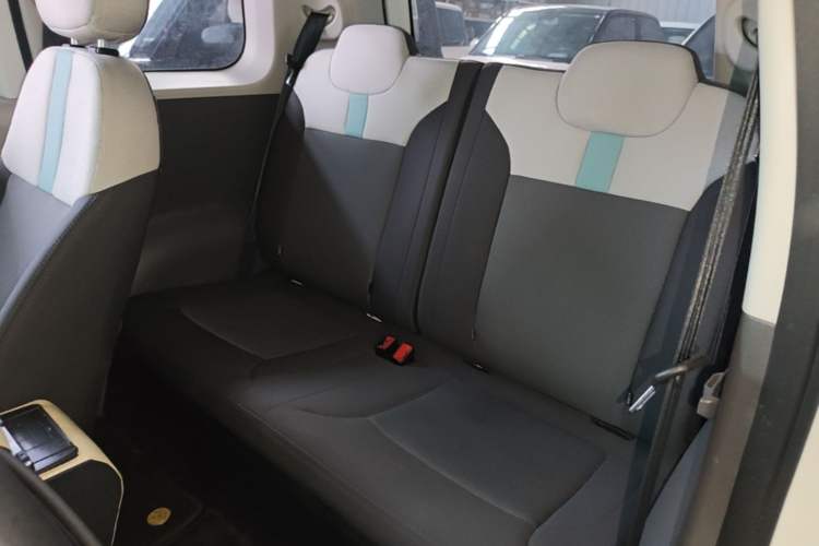 Used CHANGAN NEVO Lumin 2022 155 km – Refreshingly Sweet Edition Left Rear Seat