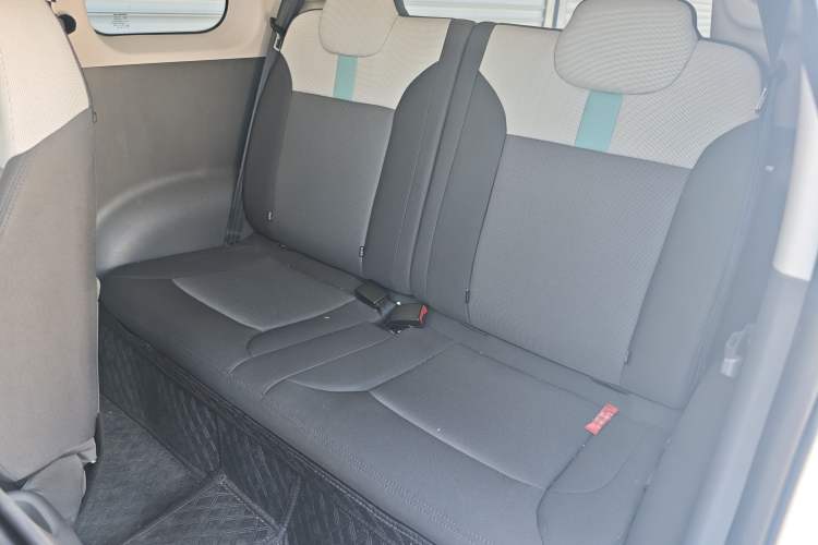 Used CHANGAN NEVO Lumin 2022 155 km – Refreshingly Sweet Edition Left Rear Seat